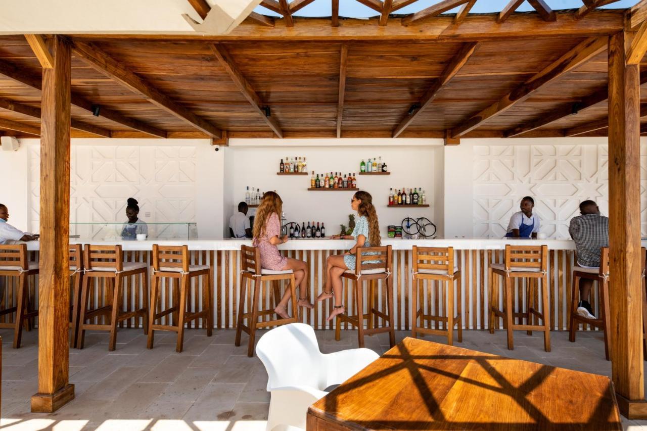 Hotel Nungwi Dreams By Mantis Zewnętrze zdjęcie The bar at the rooftop pool