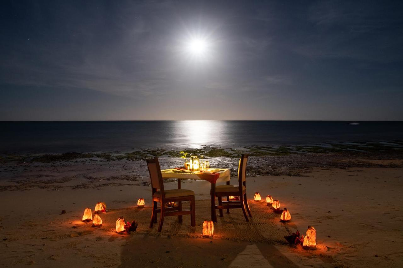 Hotel Nungwi Dreams By Mantis Zewnętrze zdjęcie A beachside dinner at the resort